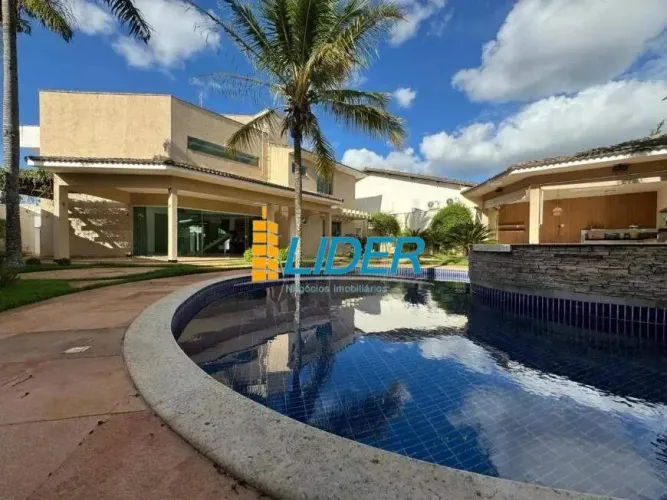 EXCELENTE CASA DE ALTO PADRÃO