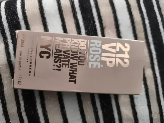 Embalagem de perfume 212 vip rosé