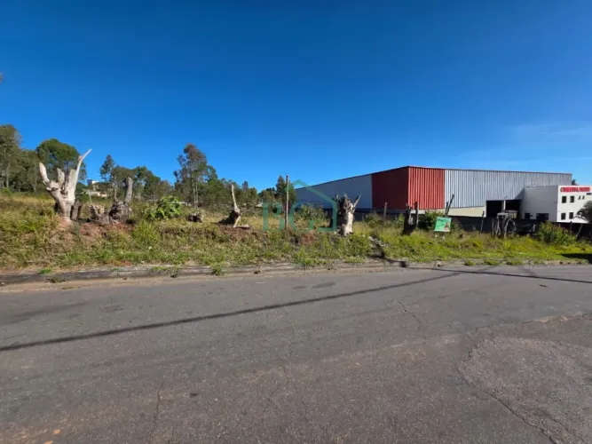 Excelente terreno de 7.400m² á venda no bairro Chácara Poços de Caldas MG.