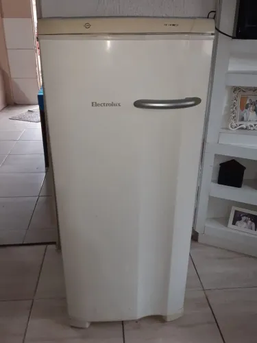 Frezer Electrolux FE 18