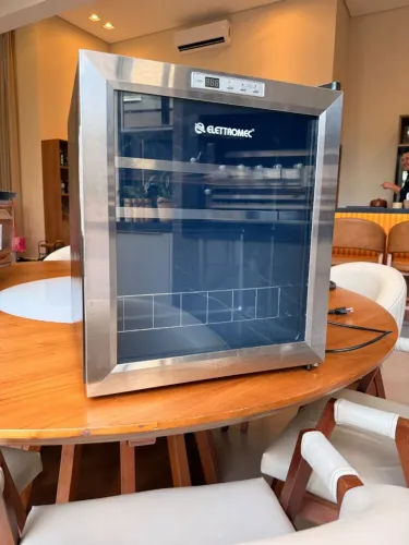 Adega Climatizada Elettromec 220V - Alto Padrão