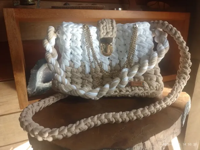 Bolsa de crochê artesanal
