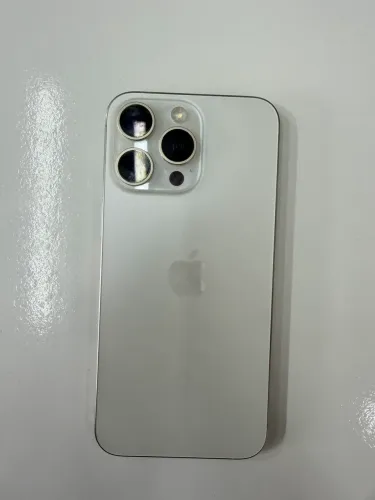 IPhone 15 pro Max e IPhone 11 Pro