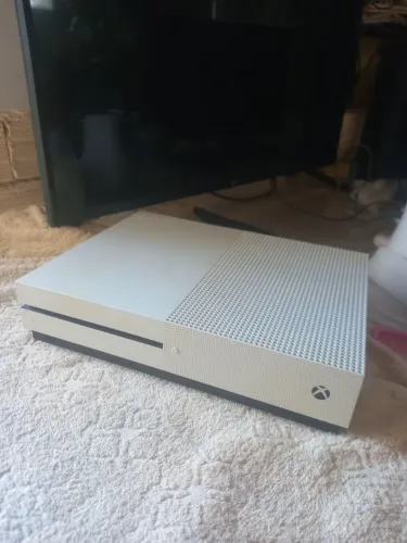 Xbox One S - R$1.500