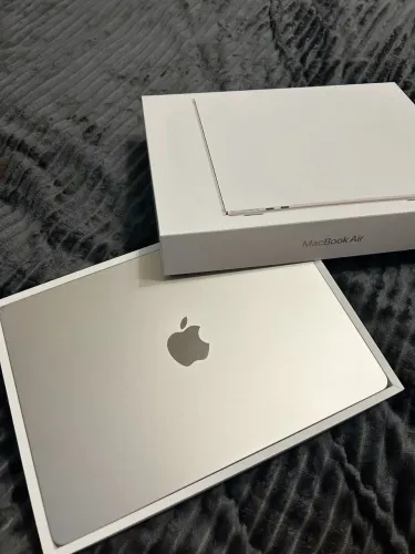 MacBook Air M3 ( 16 GIGAS)