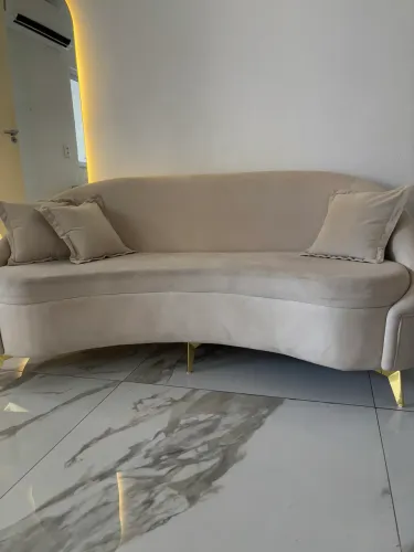 Sofá Curvo Moderno Luxo em Veludo Bege