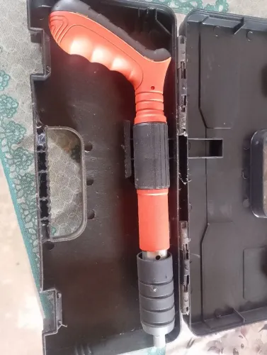 Uma pistola fica firme