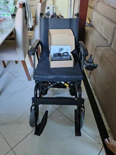 Vendo cadeira de rodas motorizada nova com garantia de fábrica