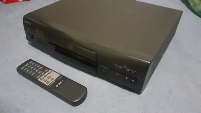Cd player sony cep m28