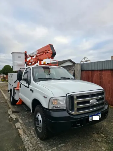 Ford F 4000 4x4 2011 Com Cesto Aéreo