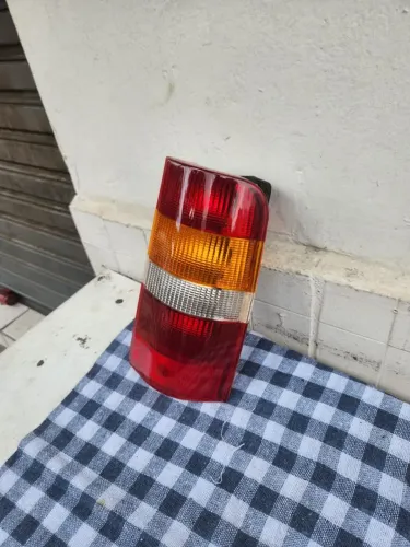 Lanterna canto direito Ford Courier 09/13 original 