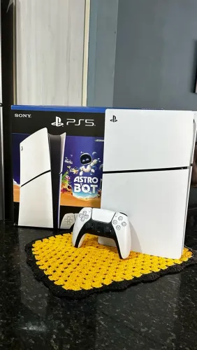 ? PS5 SLIM 825GB - COMPLETO, COM CAIXA E TODOS OS CABOS!