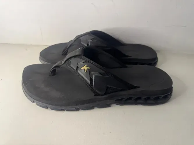 Chinelo Kenner preta rakka