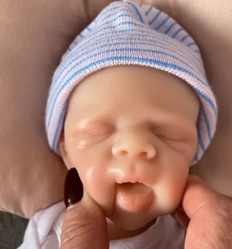 Bebê Reborn em silicone sólido