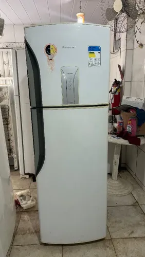 Geladeira Panasonic - tamanho grande.