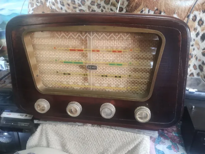 Vendo Rádio Sempre,, antigo funcionando perfeitamente, AM