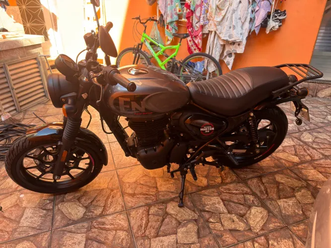 Vendo hunter muito nova 2000 km zero