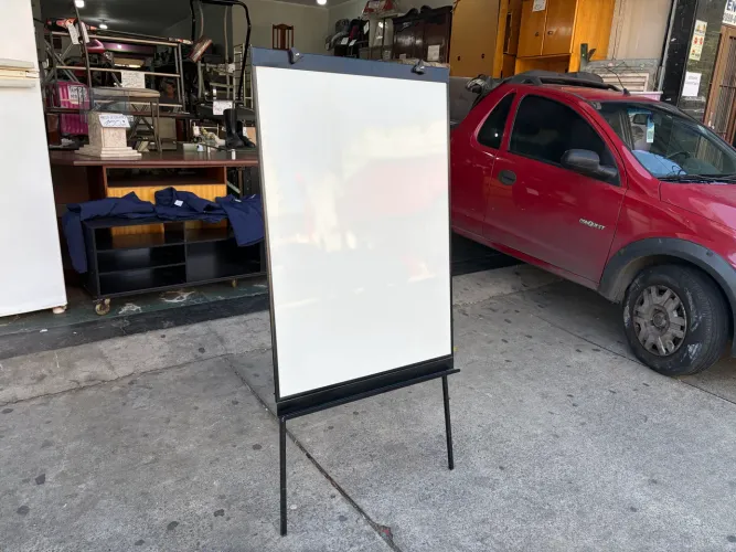 Cavalete Flip chart lousa branca retratil