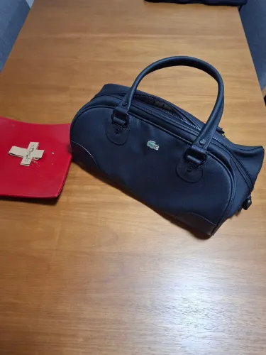 Bolsa Feminina Lacost, pouco uso