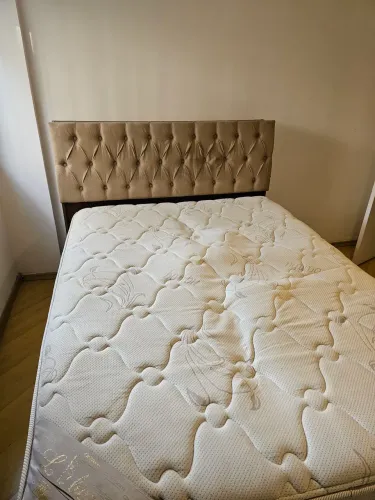 Cama box + colchão Queen (R$650)
