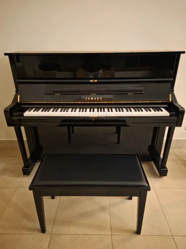 Piano U1 YAMAHA acústico vertical seminovo
