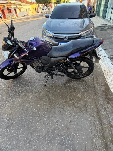 Moto bem conservada