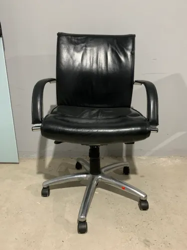 Cadeira Poltrona Paris Couro Flexform