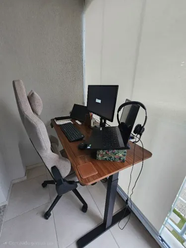 Mesa Gamer com regularem de altura (madeira maciça)