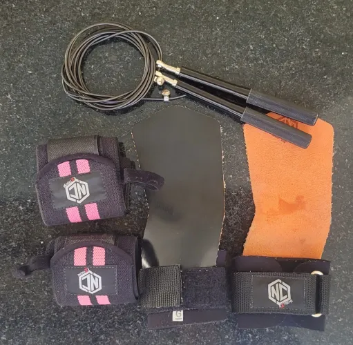 Kit CrossFit e Musculação Completo - Corda de Velocidade + Grips + Munhequeiras