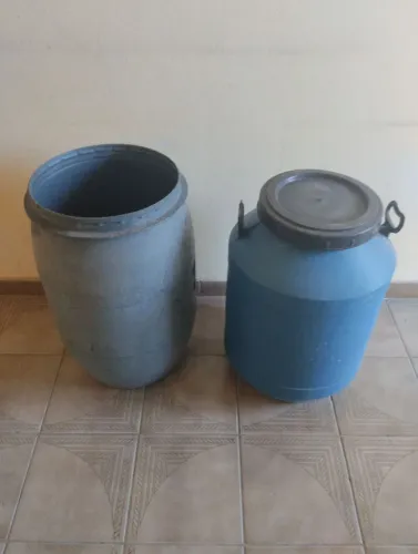 (2) Bombonas plasticas de 50 e 70 litros 