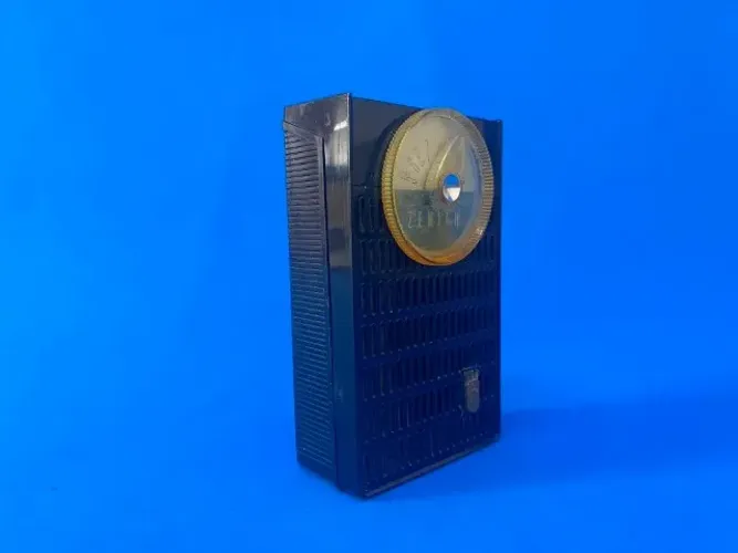 Rádio antigo Zenith Royal 50