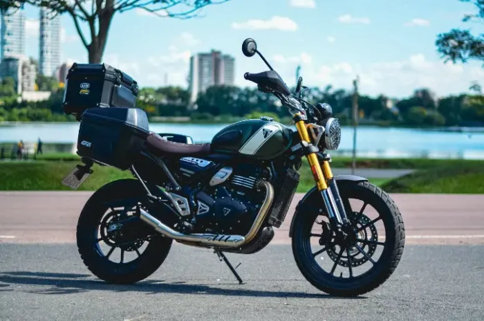 Scrambler 400x com 2.800km e Acessórios