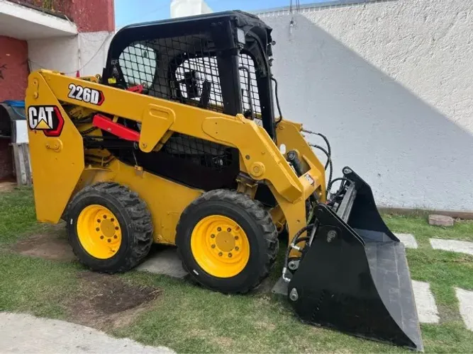 Mini carregadeira Cat 226d Ano 2017