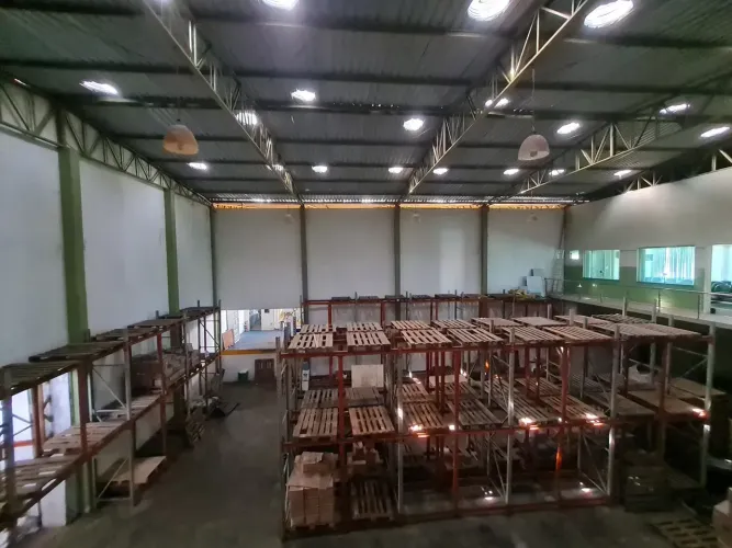 Galpão 600m²/ Zona Leste de Manaus/ porta-paletes