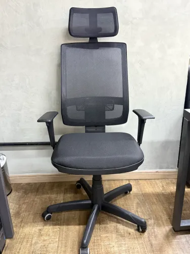 Cadeira ergonômica seminova
