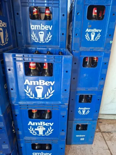 Grade com 12 vasilhames de litrão Ambev