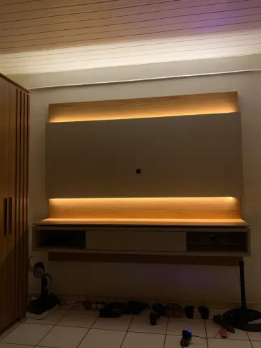 Painel ripado novíssimo 70 polegadas