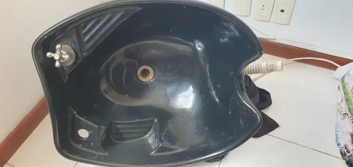 Vendo uma Cuba de louça usanda