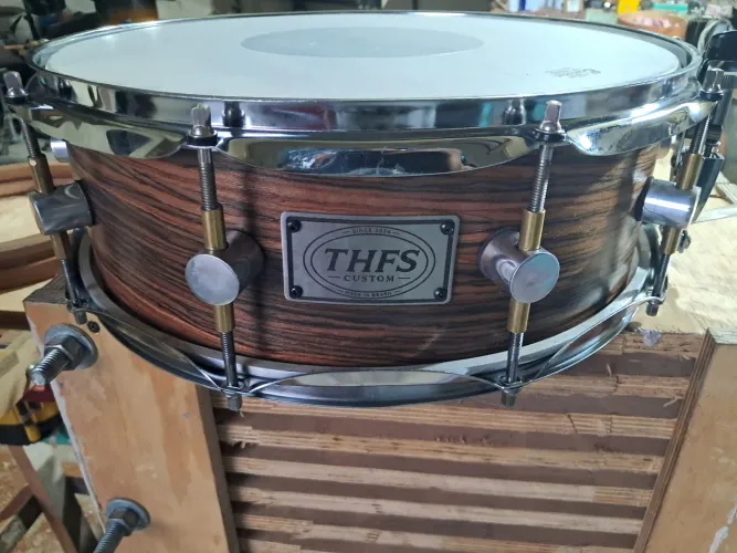 Caixa THFS CUSTOM 14/5, pau ferro e sumauma