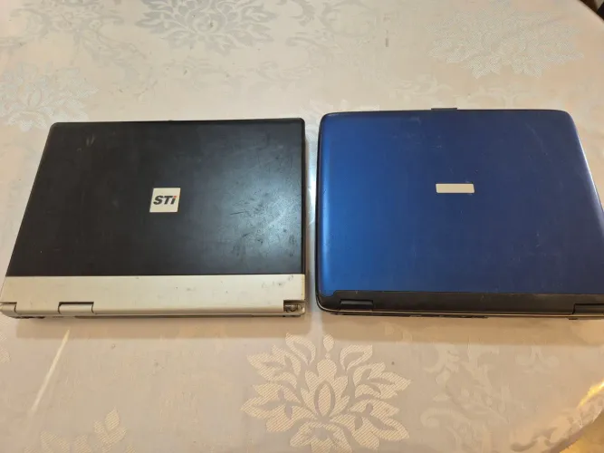 Lote 2 notebooks STI Toshiba com defeito