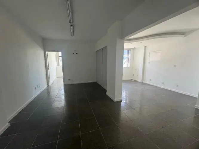 Salas comerciais à venda, prédio com elevador e localização excelente, Praia do Canto, Vit