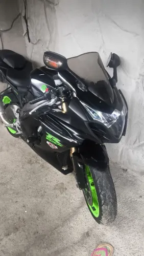 Vendo moto linda