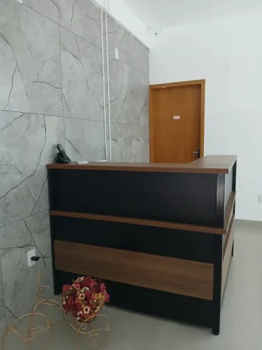 Balcão / Escrivaninha grande em L para computador desktop