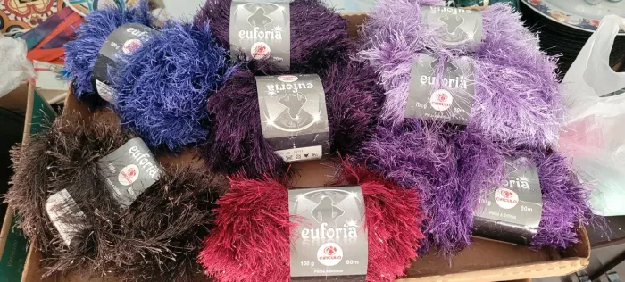 Novelo de fo Euforia, Marca Cìrculo, 100gr e 100% poliéster