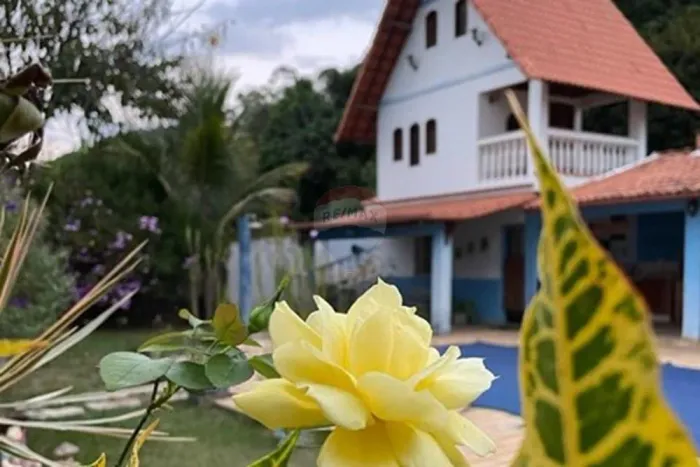 Maravilhosa Granja Mobiliada - venda ou troca - 5 quartos, chalé, piscina, pomar.