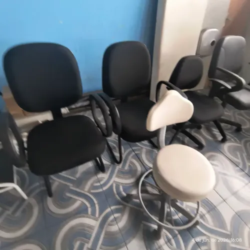 Lote de móveis cadeiras macas