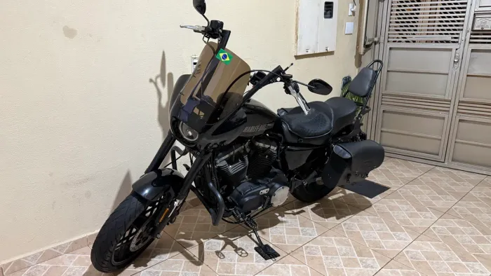 Harley-Davidson Roadster CX 1200 em excelente estado e revisada