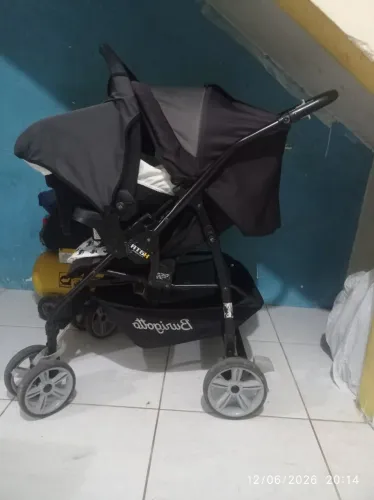 carrinho Burigotto com bebê conforto completo