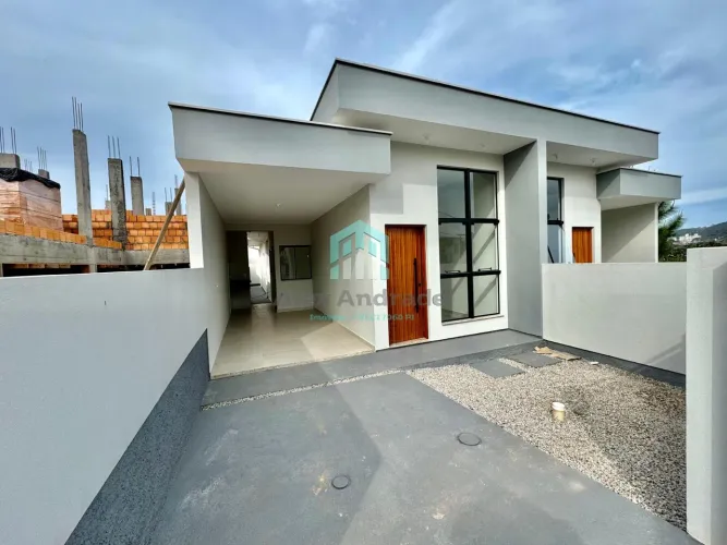Casa Geminada à Venda em Poteca, São José | 2 Quartos, 79m²
