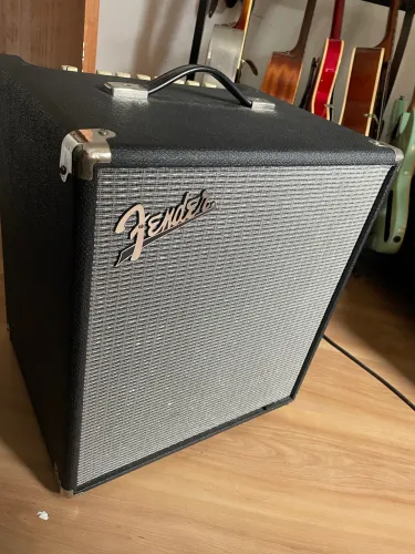Amplificador baixo Fender Rumble 100 V3 com bag